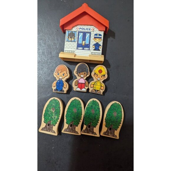 Kidkraft Wooden Police Station/ Stand/ Wooden Tree , figures Replacement parts - Picture 2 of 3